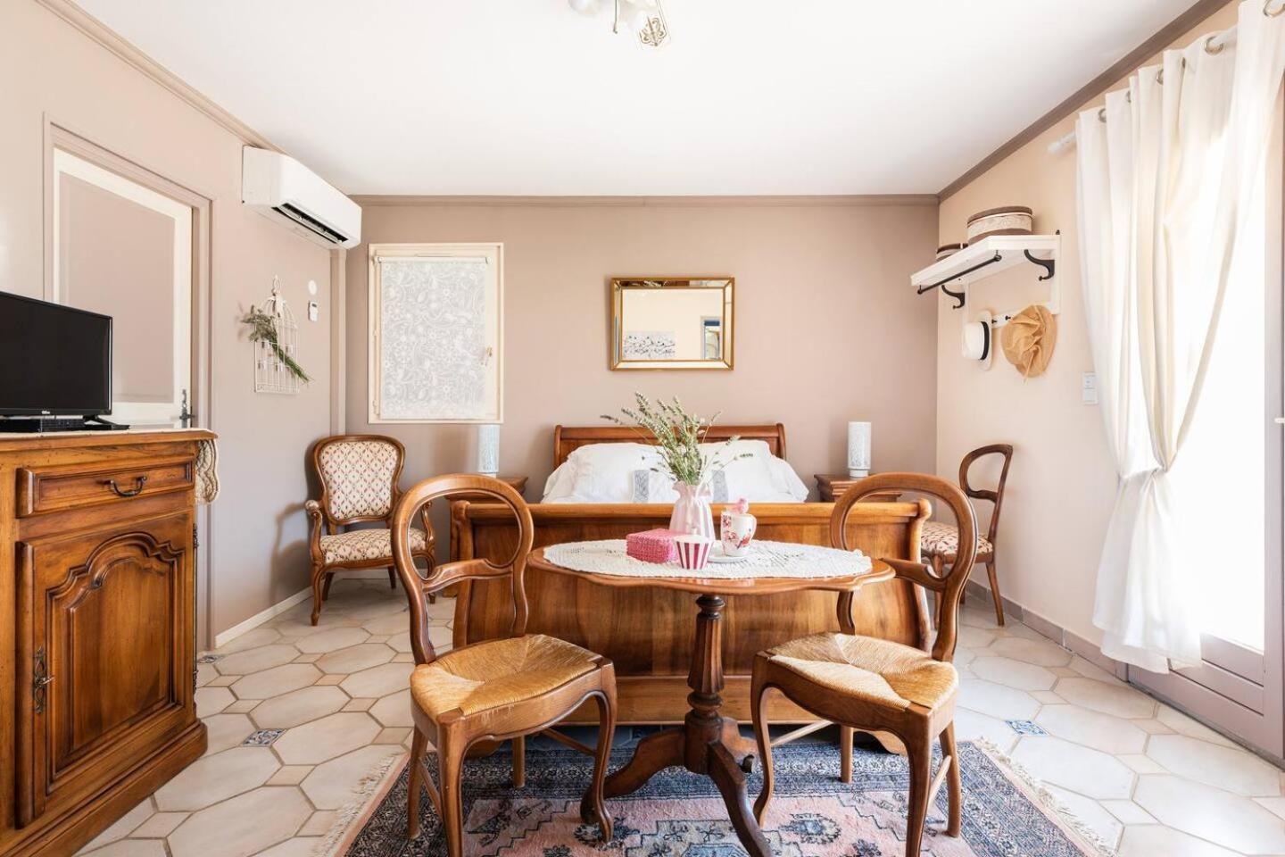 Chambre Et Table D'Hotes Villa Pomponette Nans-les-Pins Kültér fotó