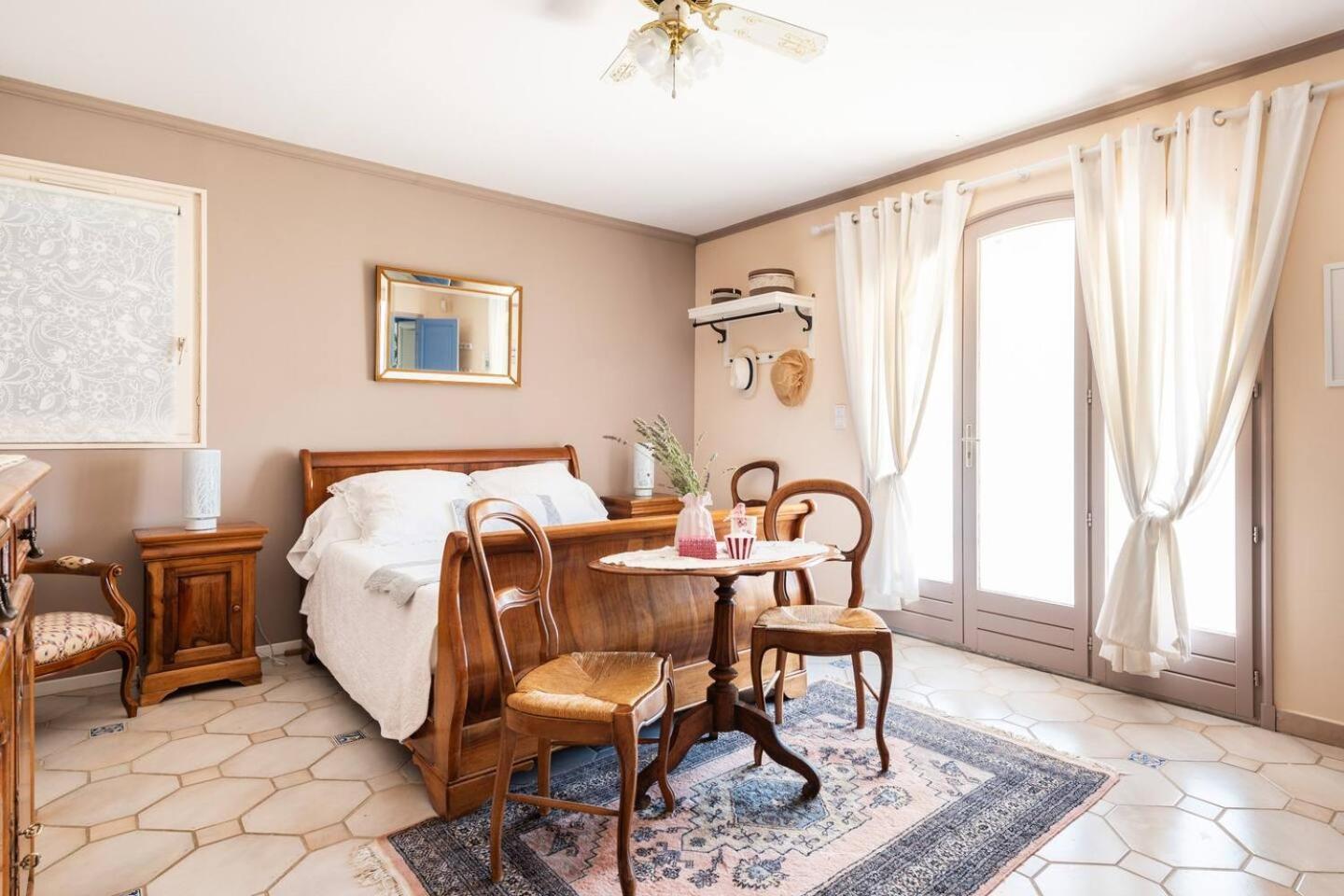 Chambre Et Table D'Hotes Villa Pomponette Nans-les-Pins Kültér fotó