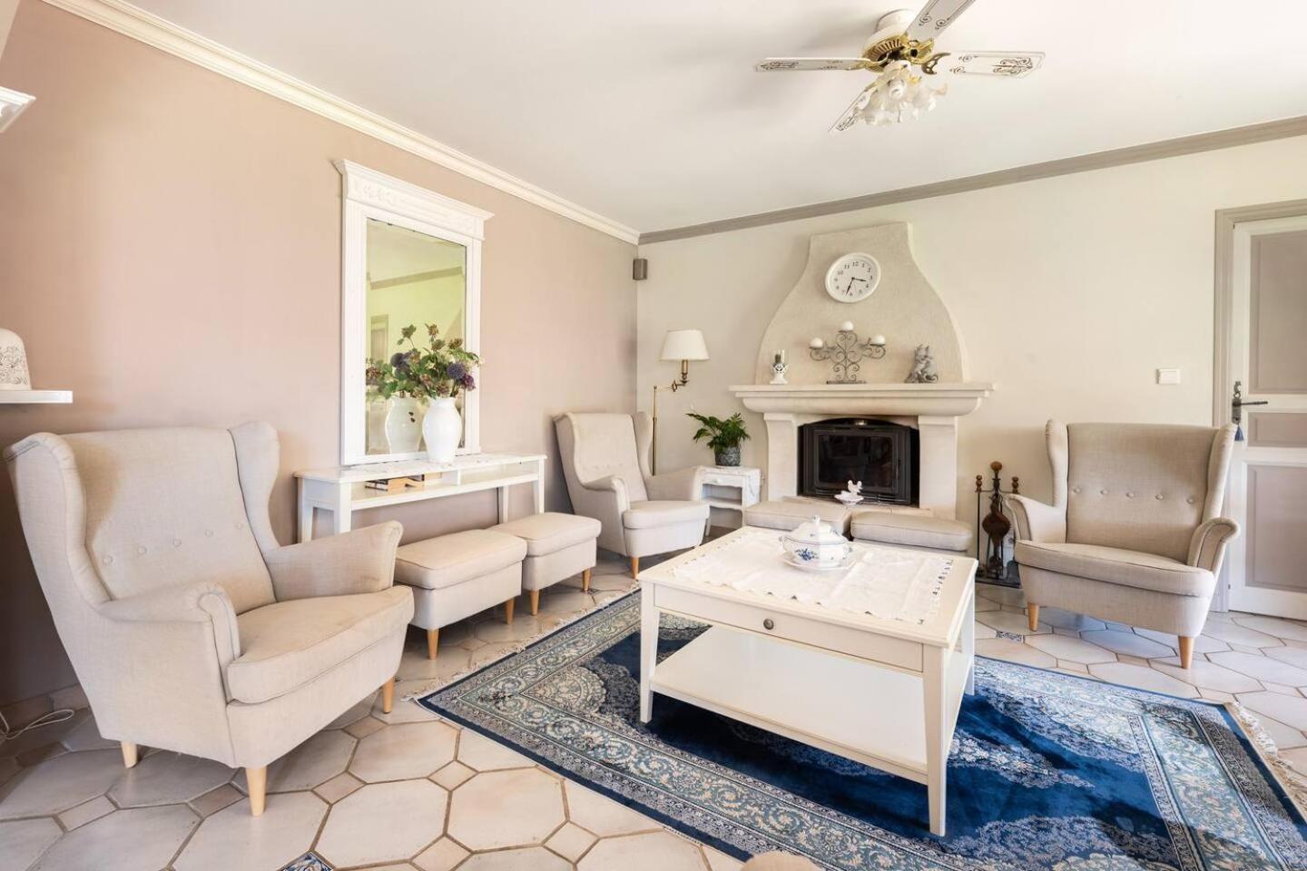 Chambre Et Table D'Hotes Villa Pomponette Nans-les-Pins Kültér fotó