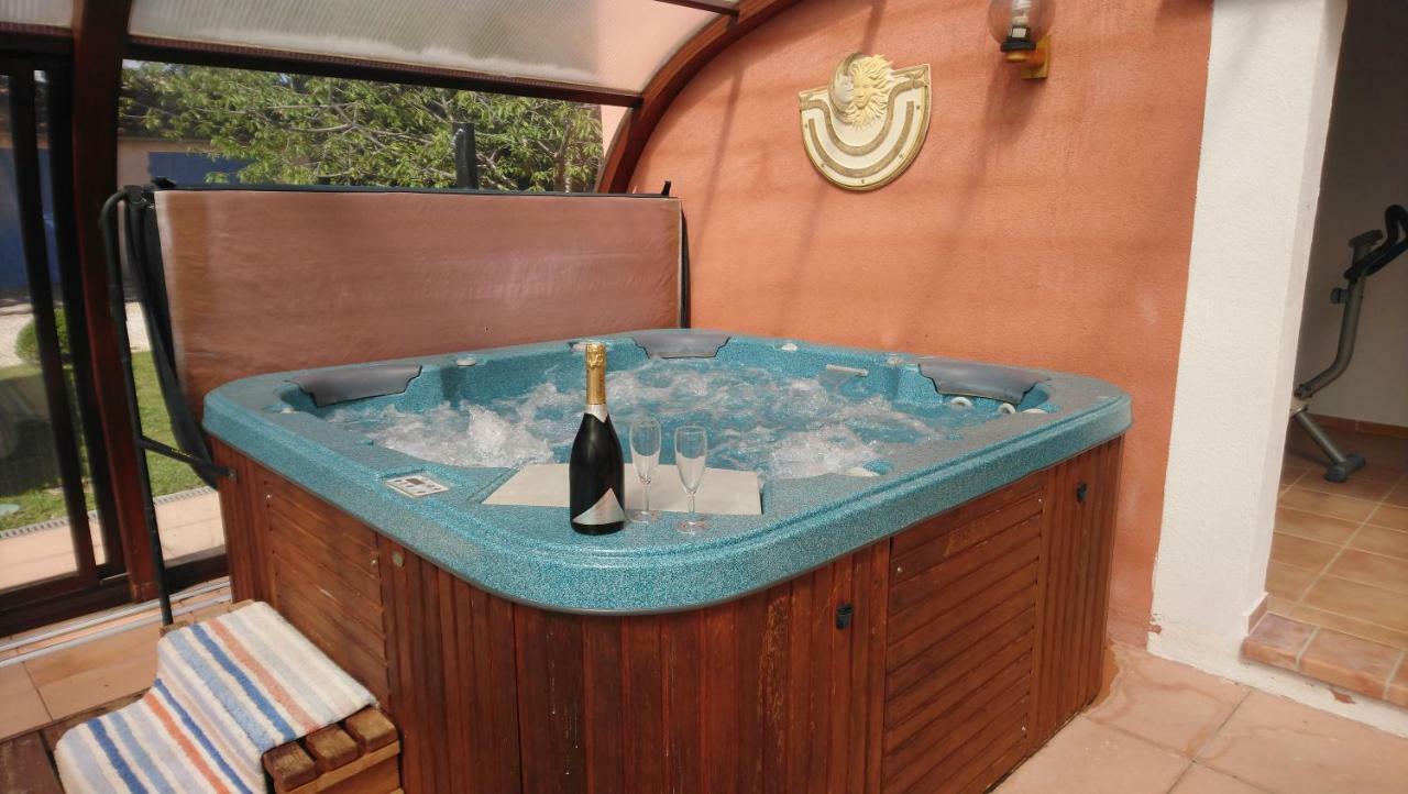 Chambre Et Table D'Hotes Villa Pomponette Nans-les-Pins Kültér fotó